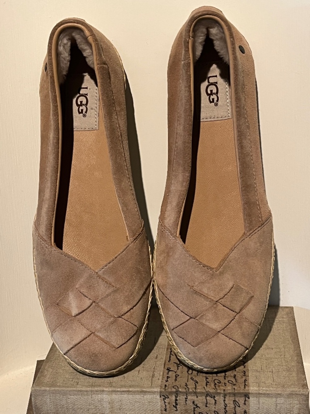 UGG Women's Suede Ballet Flats - Sz 9.5 M